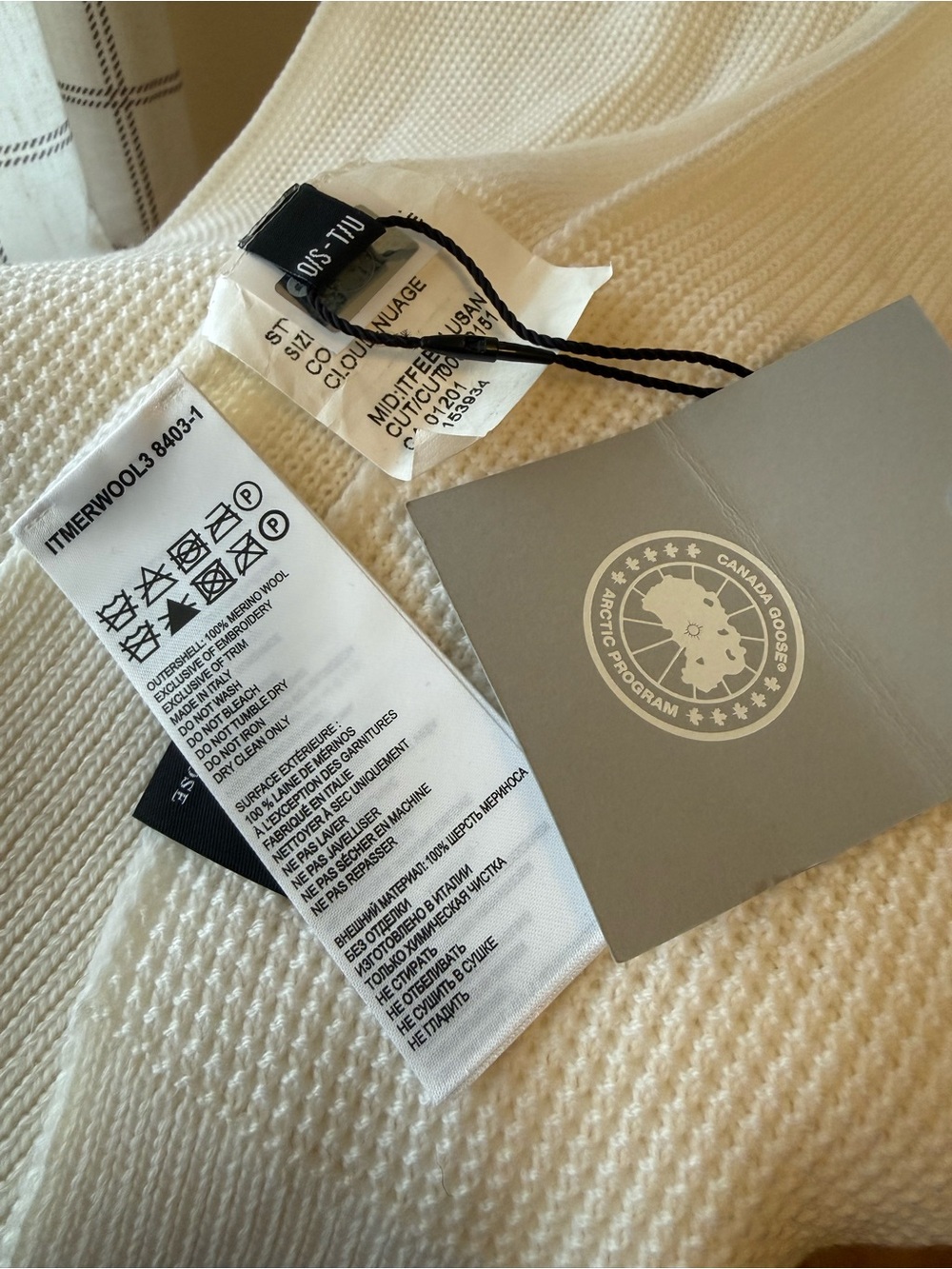 Canada Goose Cloud Merino Wool Waffle Scarf NEW WITH TAGS - Picture 2 of 7
